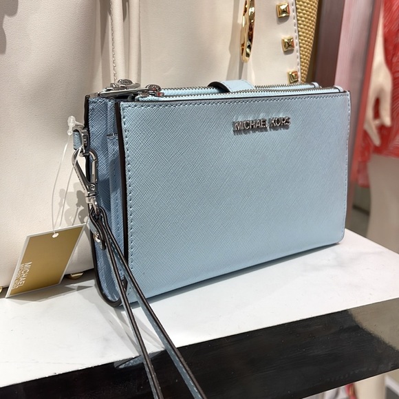 MICHAEL KORS LARGE DOUBLE ZIP WRISTLET WALLET PHONE CASE CLUTCH 
Vista Blue 
NWT - Picture 13 of 16